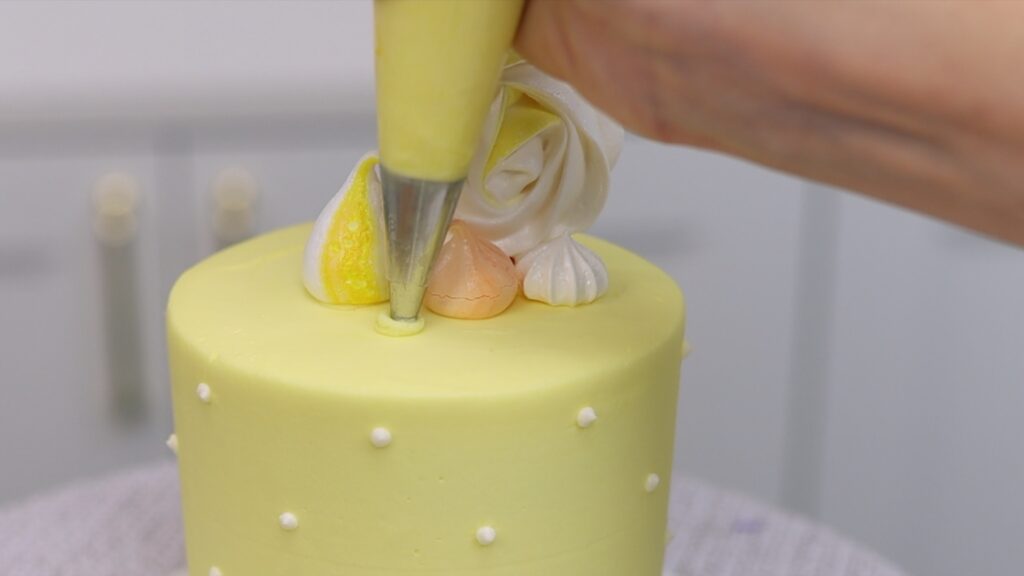 how to stick meringues to cake