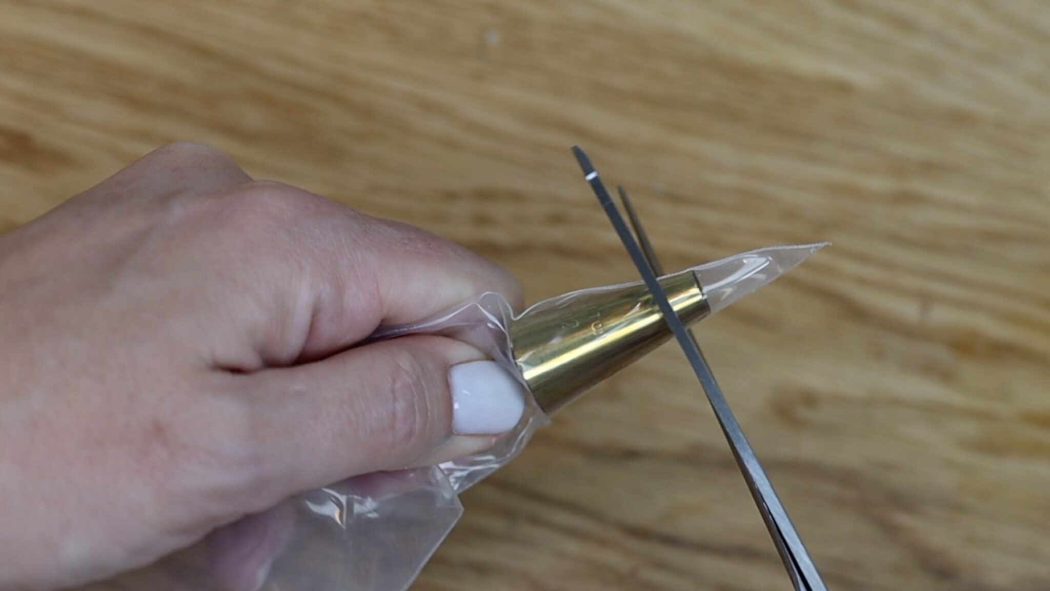 How to Make Meringues for Cake Decorating British Girl Bakes