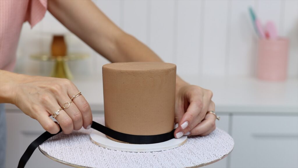 how to wrap a cake with a chocolate collar