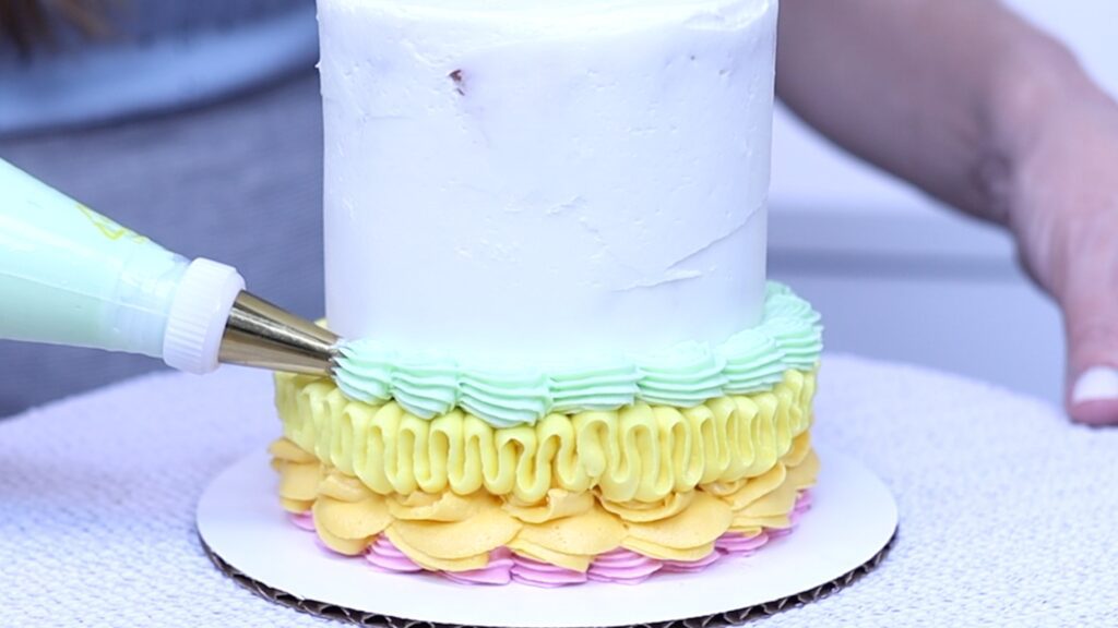 rainbow piping on cake with star tip