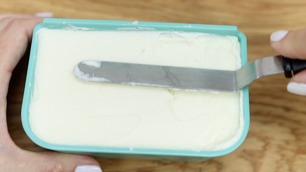 smooth frosting on lunchbox cake in a tupperware