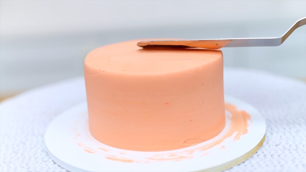 use leftover buttercream frosting to make a lunchbox cake