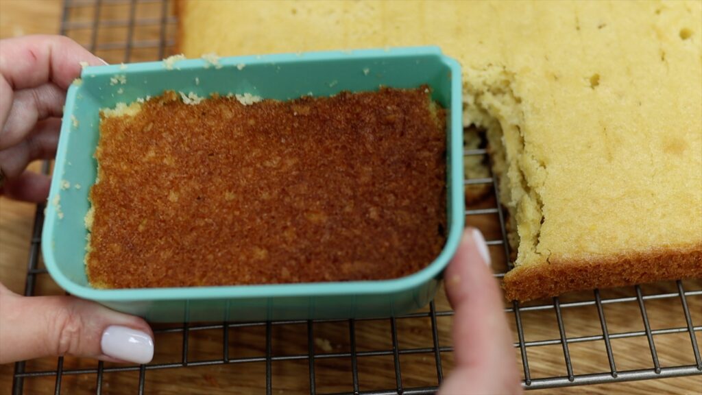 use sheet cake to make a lunchbox cake