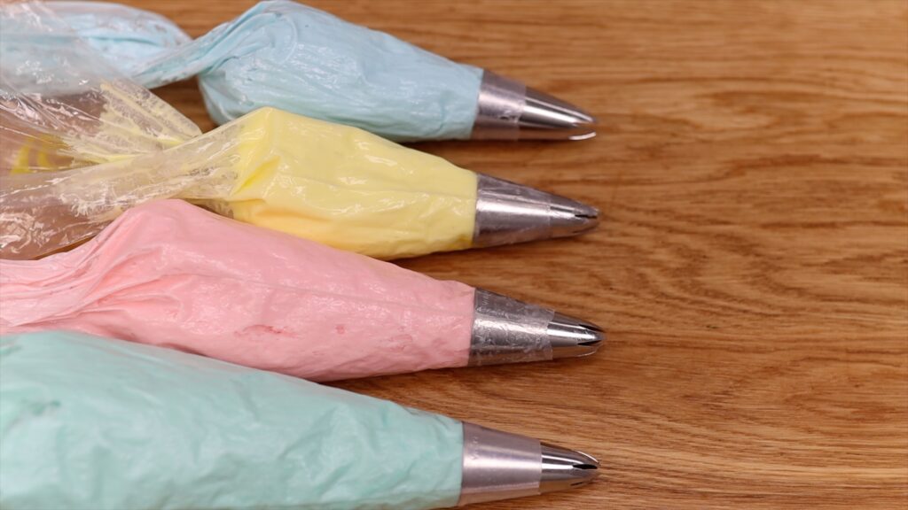 why you need several 1M piping tips to save time cake decorating