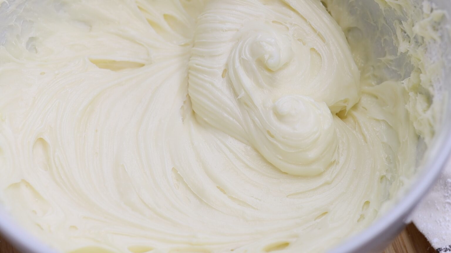 Cream Cheese Frosting for Piping, Frosting and Glazes British Girl Bakes