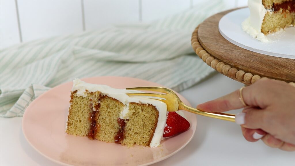 Whipped Cream Frosting for cakes and cupcakes