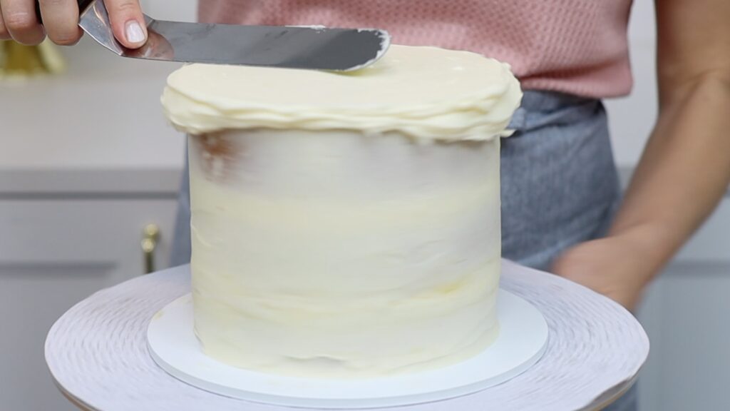 apply a final coat of frosting to the cake