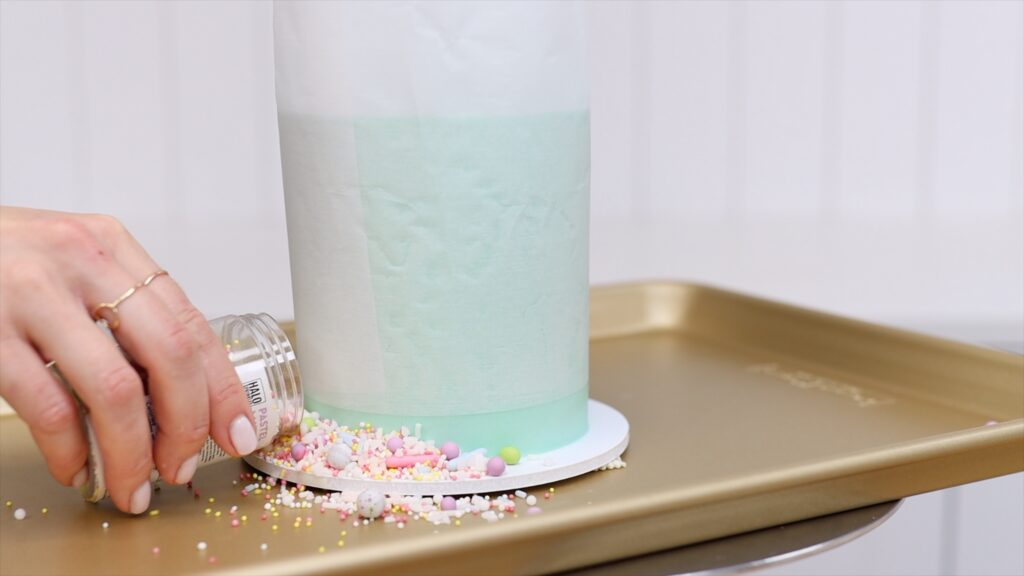 how to add a sprinkle border to a cake