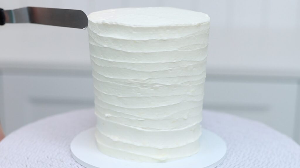 how to add texture to whipped cream frosting on cakes