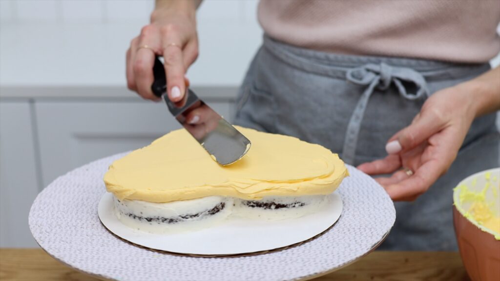 how to get smooth frosting on a heart cake