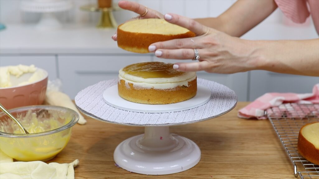 how to layer a lemon and raspberry cake