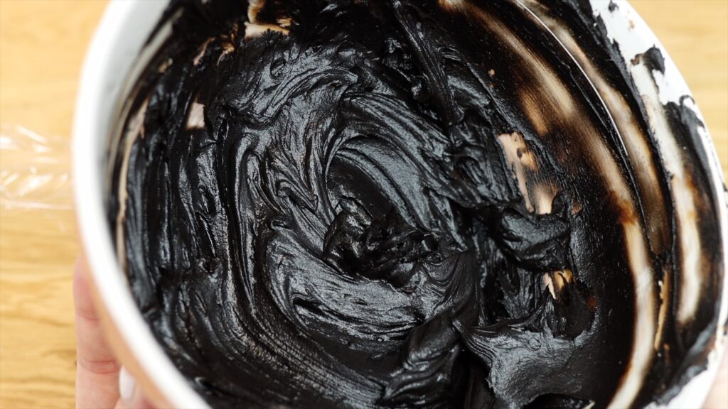 how to make black buttercream frosting