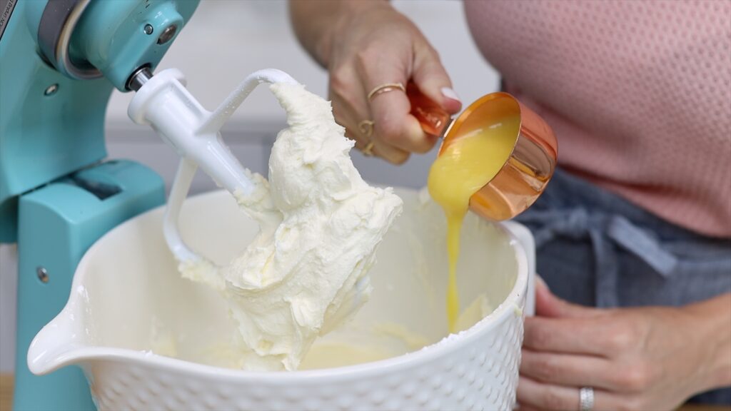 how to make lemon buttercream with lemon curd