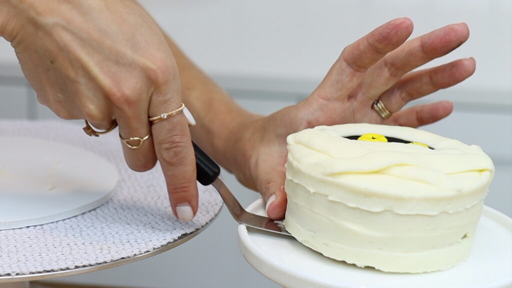 how to transfer a cake to a stand