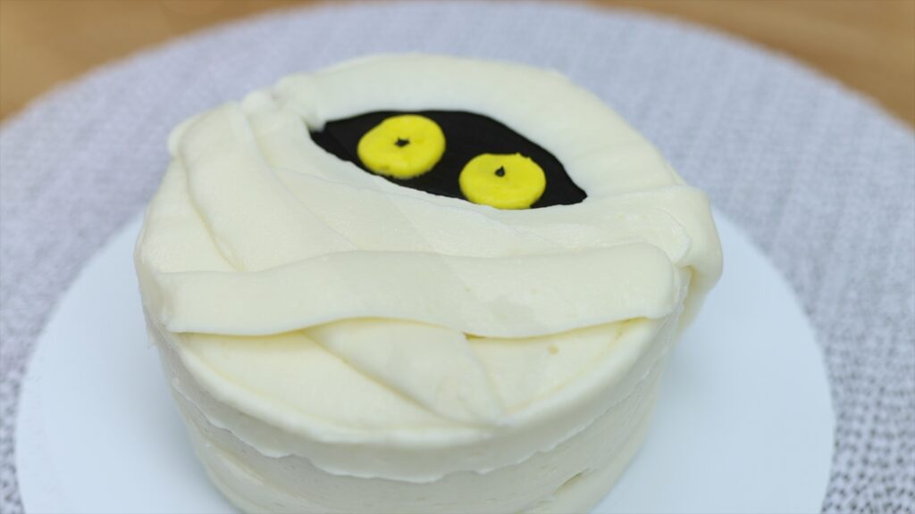 mummy Mini Halloween Cakes