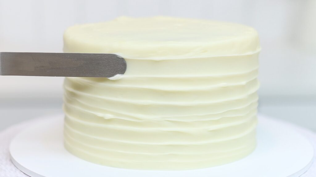 rustic texture frosting with offset spatula