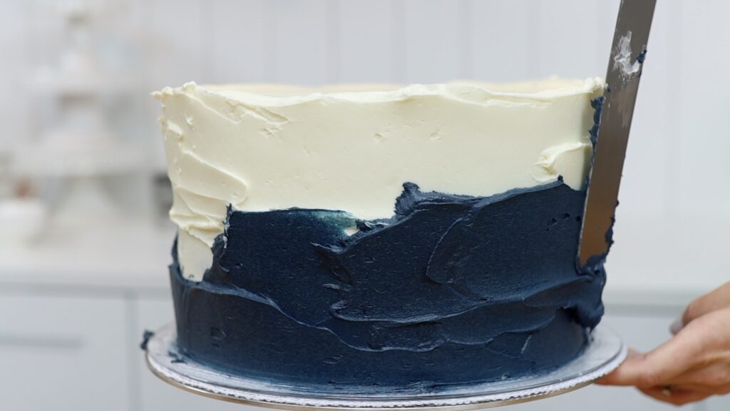 two-tone frosting on cake