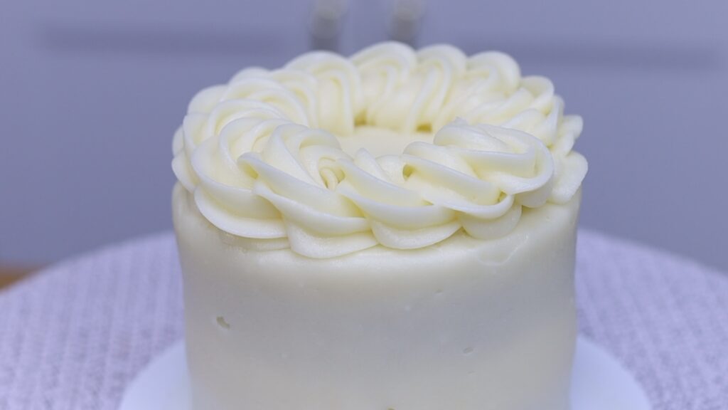 use this cream cheese frosting for frosting cakes and piping borders