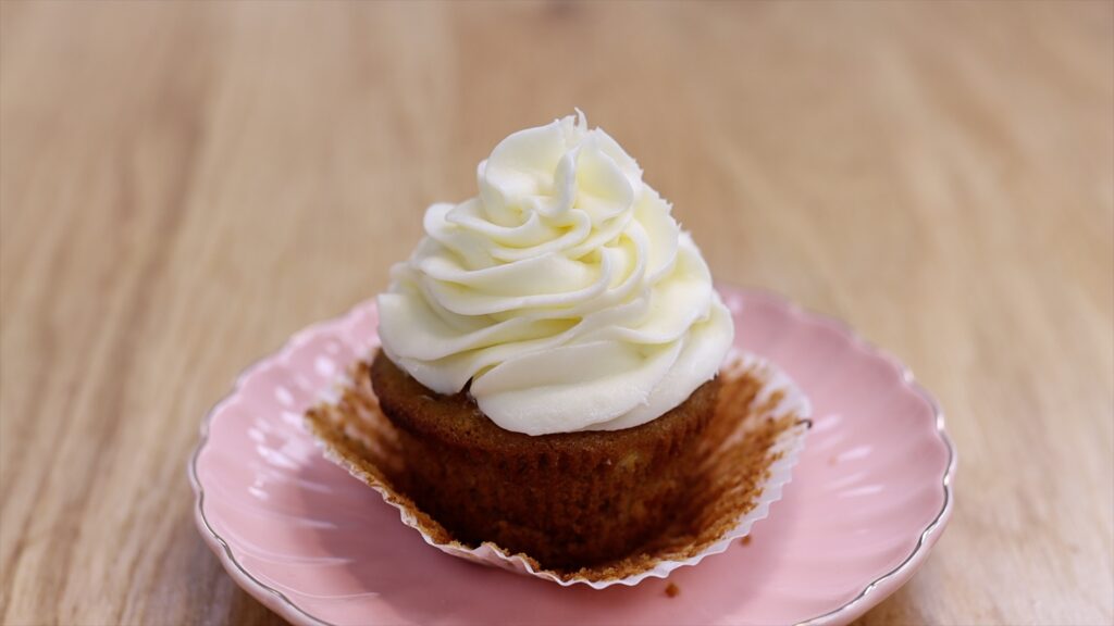 use this cream cheese frosting for piping swirls on cupcakes