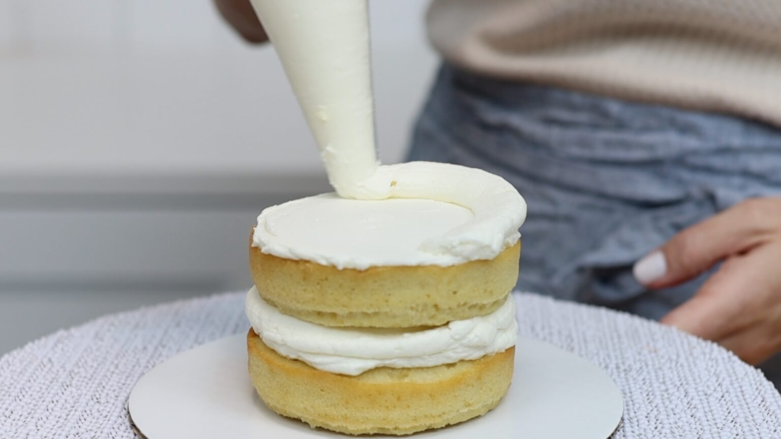 11 Cake Decorating Tips to Make Cakes Look Professional British Girl