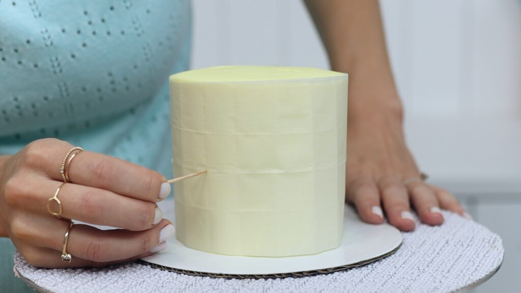 how to make symmetrical patterns on cakes using parchment paper homemade cake stencils