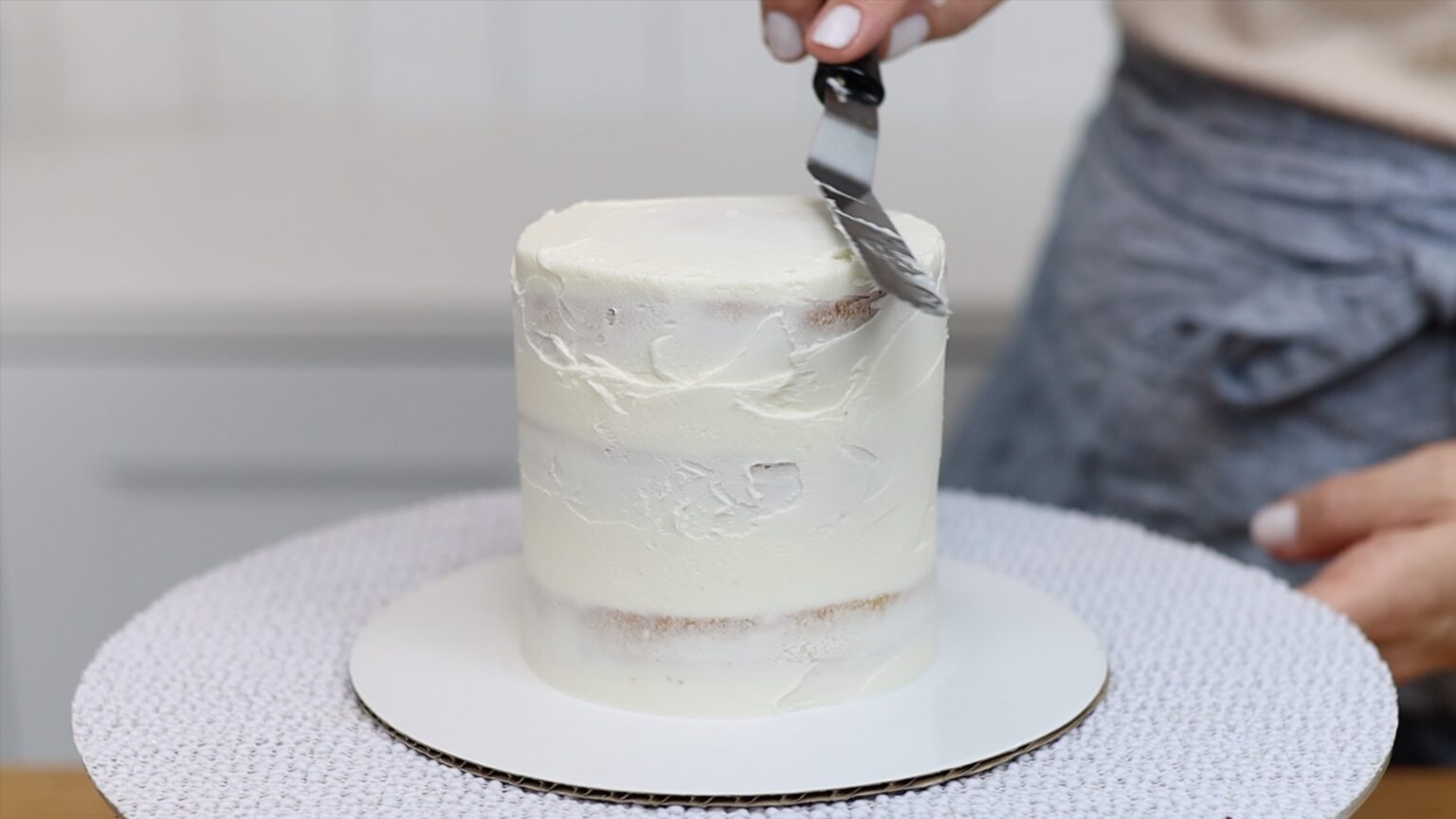 11 Cake Decorating Tips to Make Cakes Look Professional British Girl
