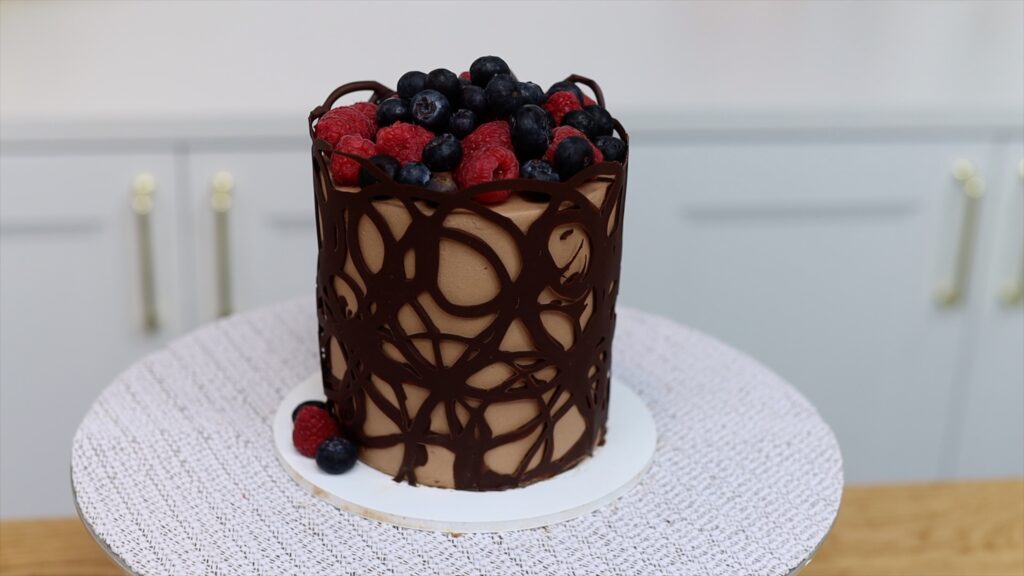 chocolate collar wrap cake trend