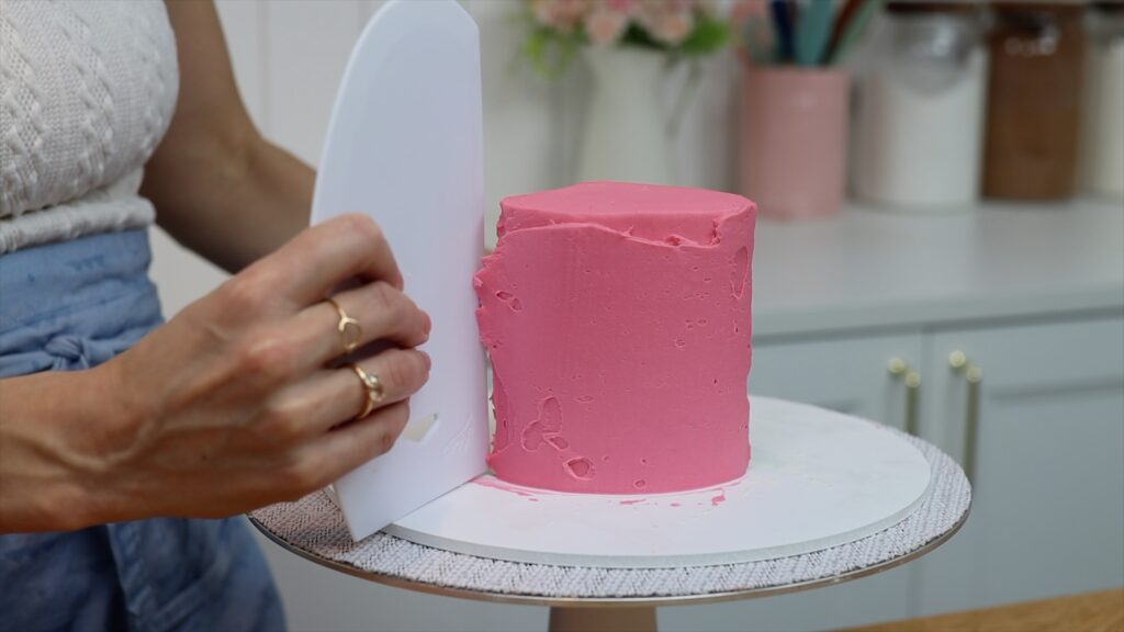 how to smooth frosting on a cartoon cake slice