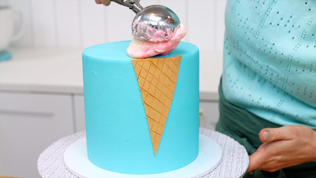 ice cream cone using buttercream