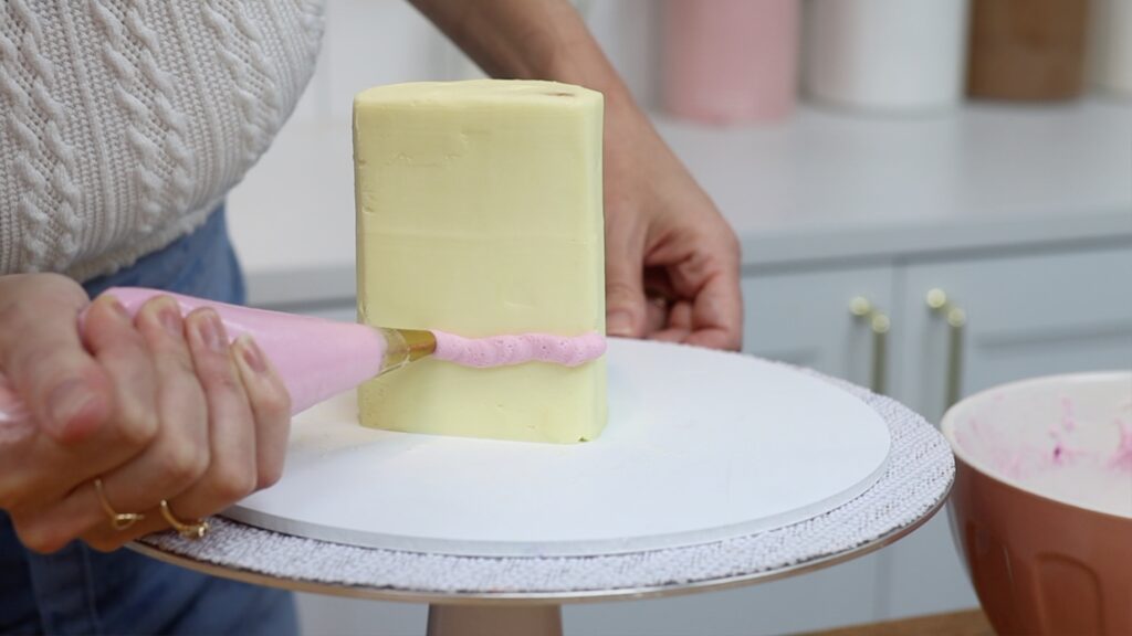 pipe filling onto cartoon cake