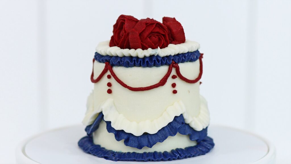 vintage orante piping cake trend