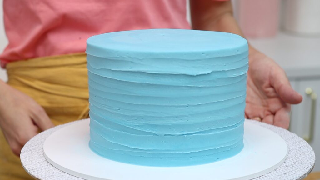 horizontal grooves rustic textured frosting on cake