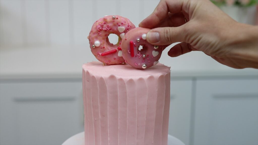 how to decorate a cake with donuts