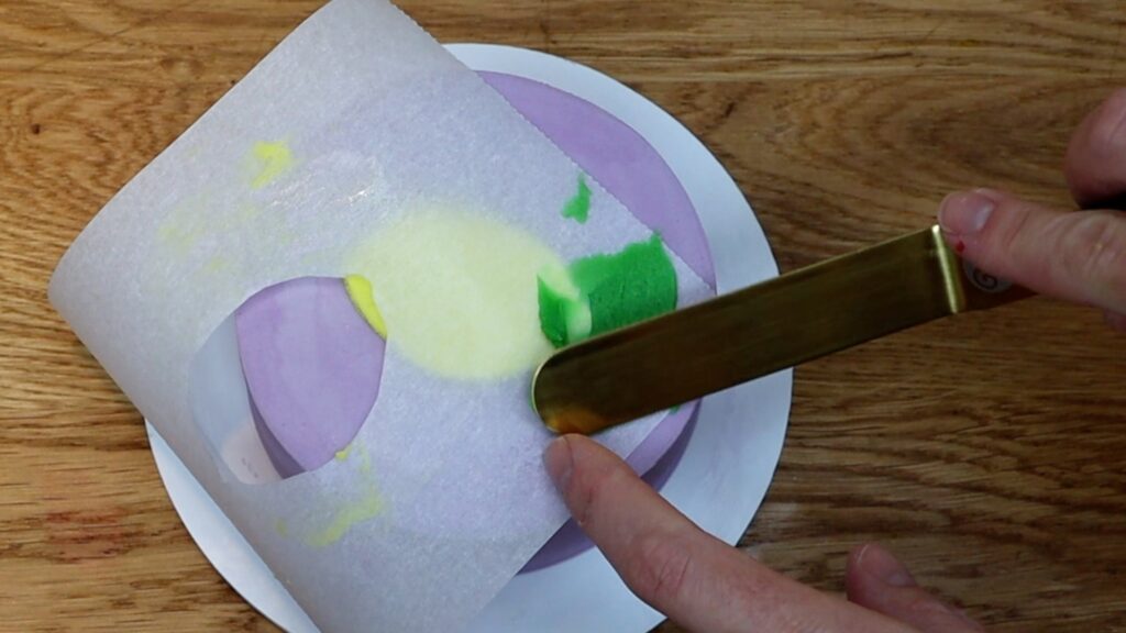 layered stencil technique for buttercream cake decorating