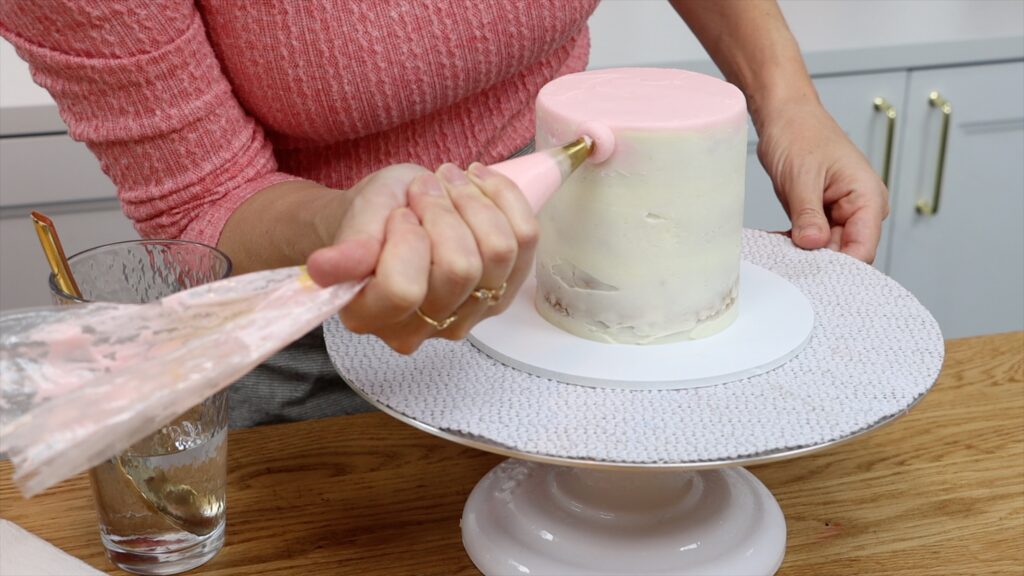 pipe dots and use hot spoon to make scalloped frosting on cake