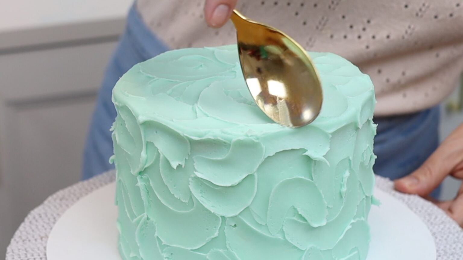 British Girl Bakes Cake Decorating with a Spoon British Girl Bakes