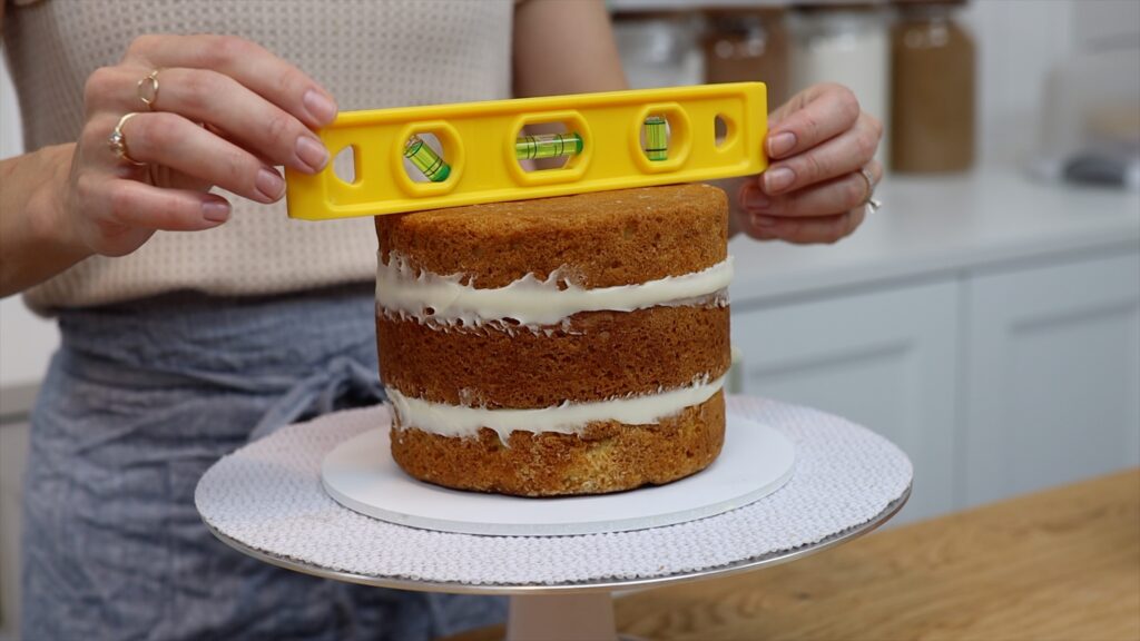 why to use a spirit level for straight level cakes