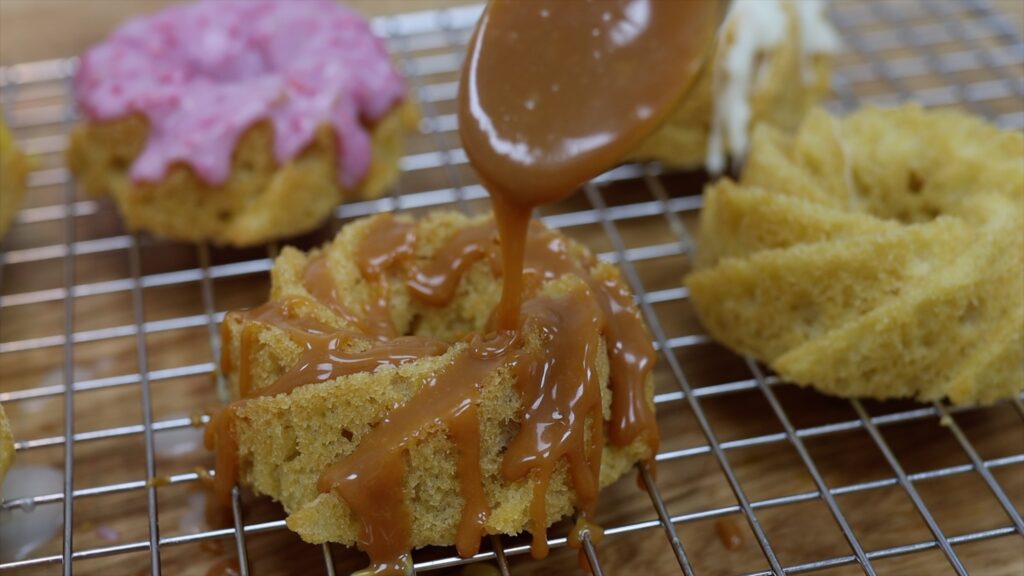 dulce de leche on vanilla mini bundt cakes