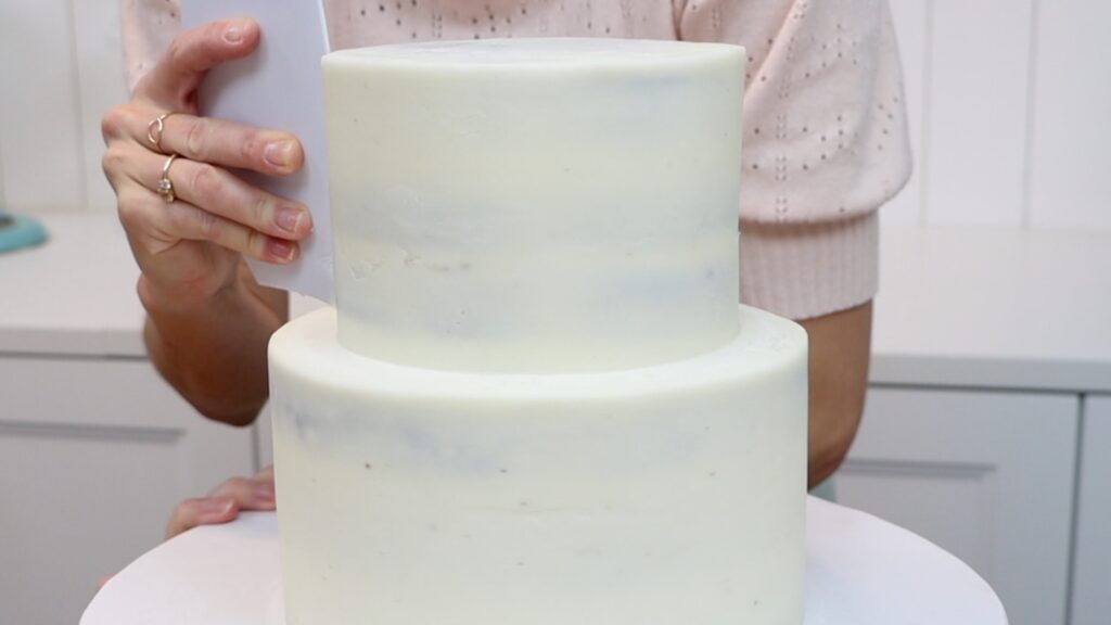 how to cover up the cake board for a tier cake