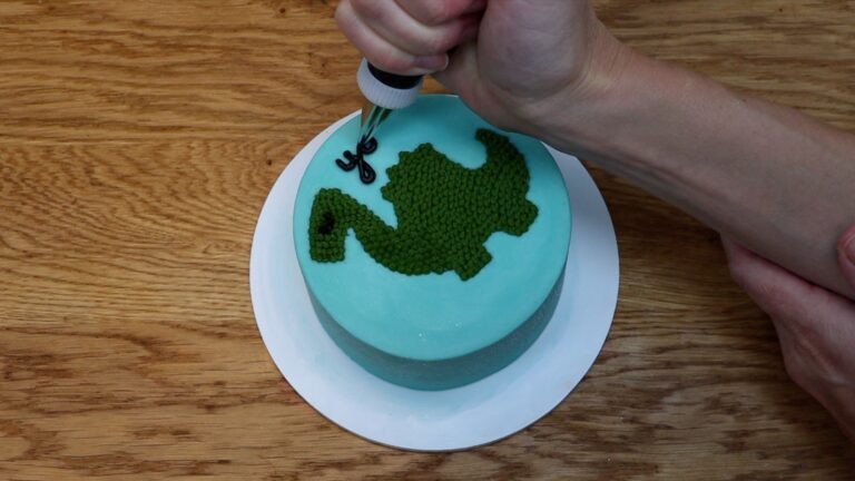 Pipe Inscription Baking 12 Tips for Writing on Cakes - British Girl Bakes