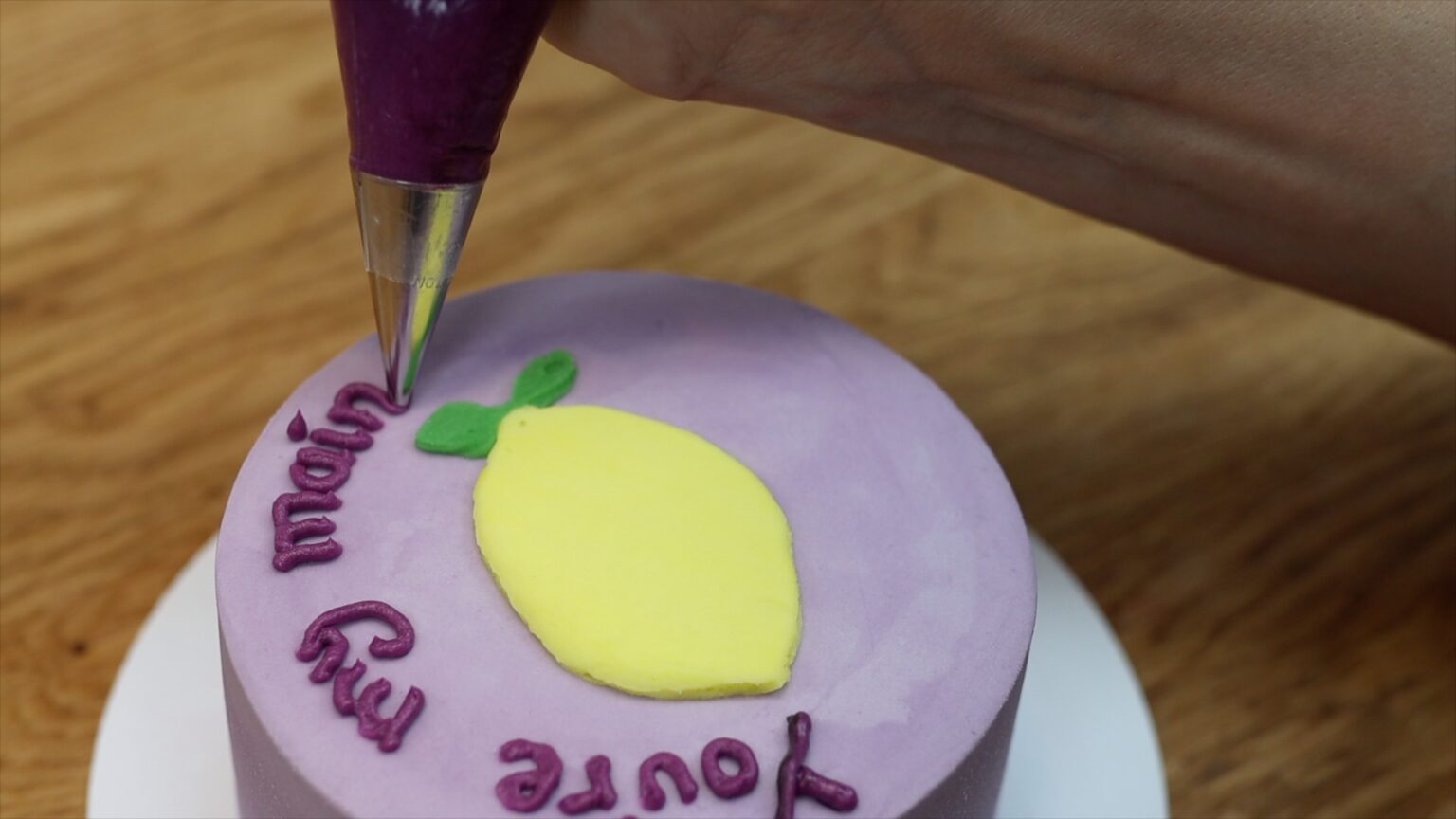 Pipe Inscription Baking 12 Tips for Writing on Cakes - British Girl Bakes