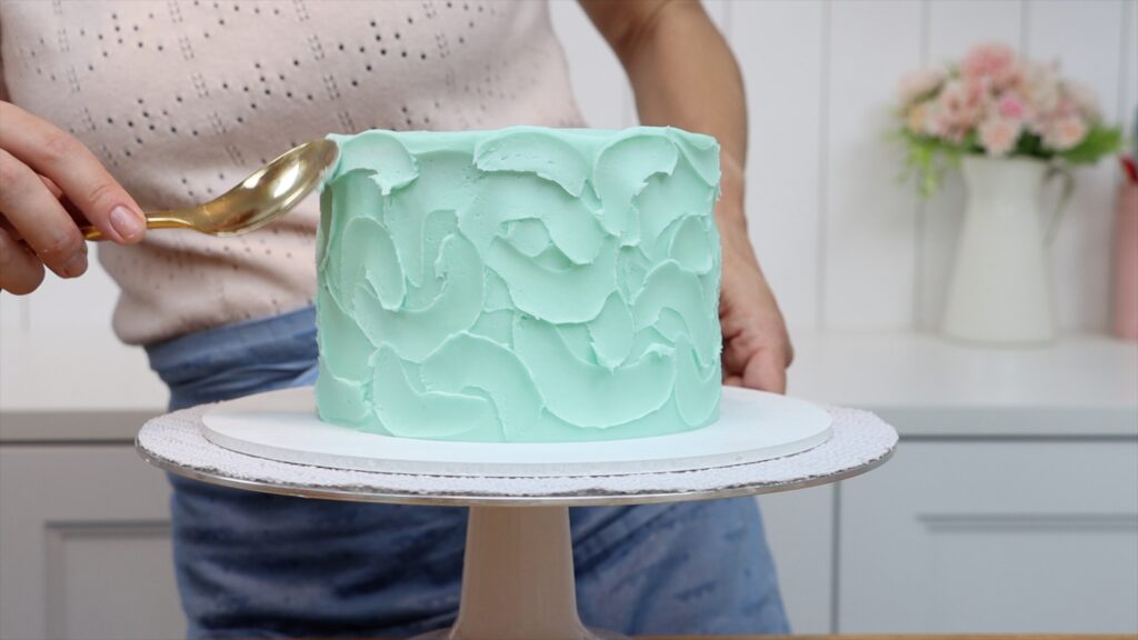 5 minute cake decorating technique with a spoon