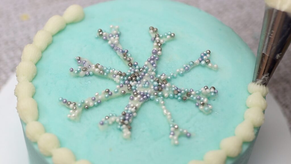 5 minute cake decorating with homemade stencil