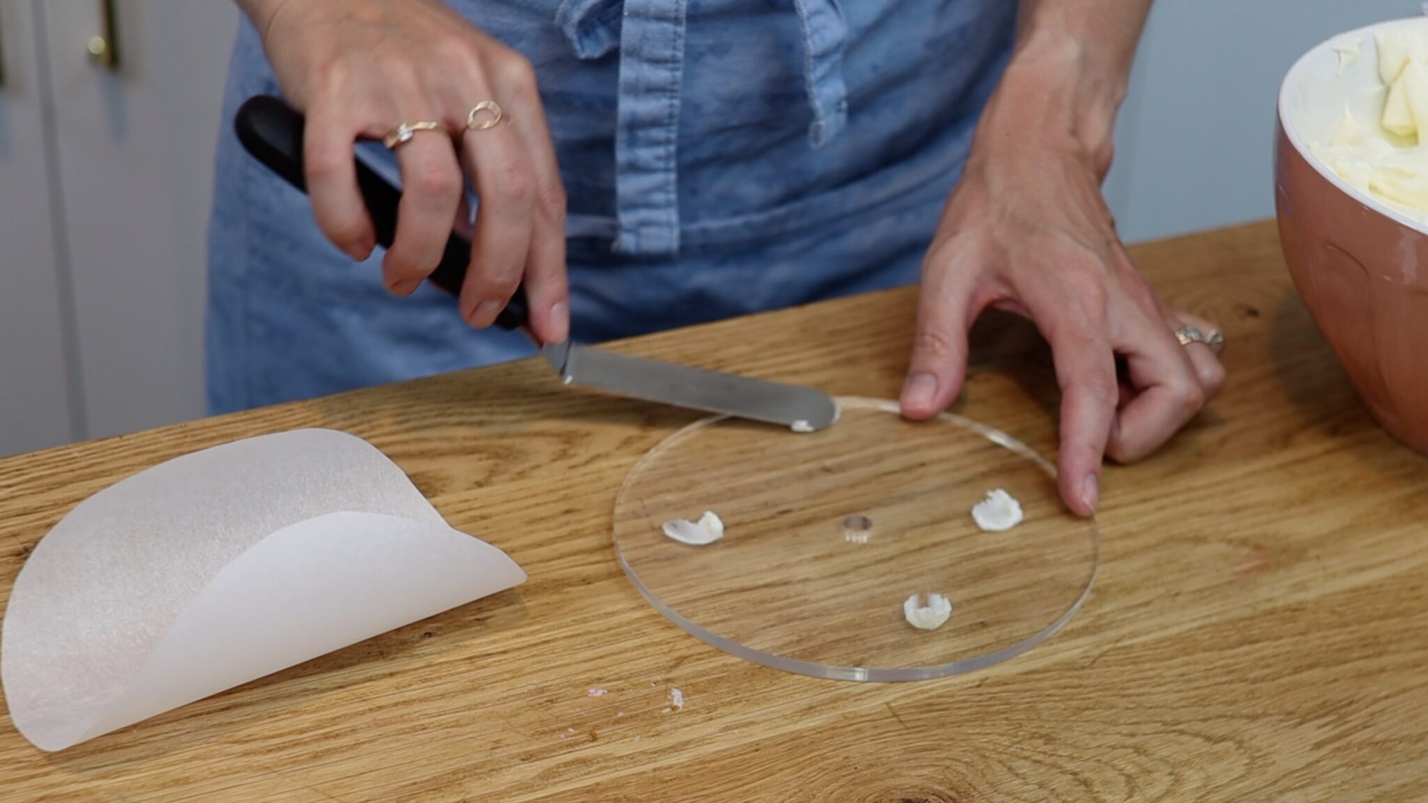 Cake Disc How to Use Acrylic Discs for Cakes - British Girl Bakes