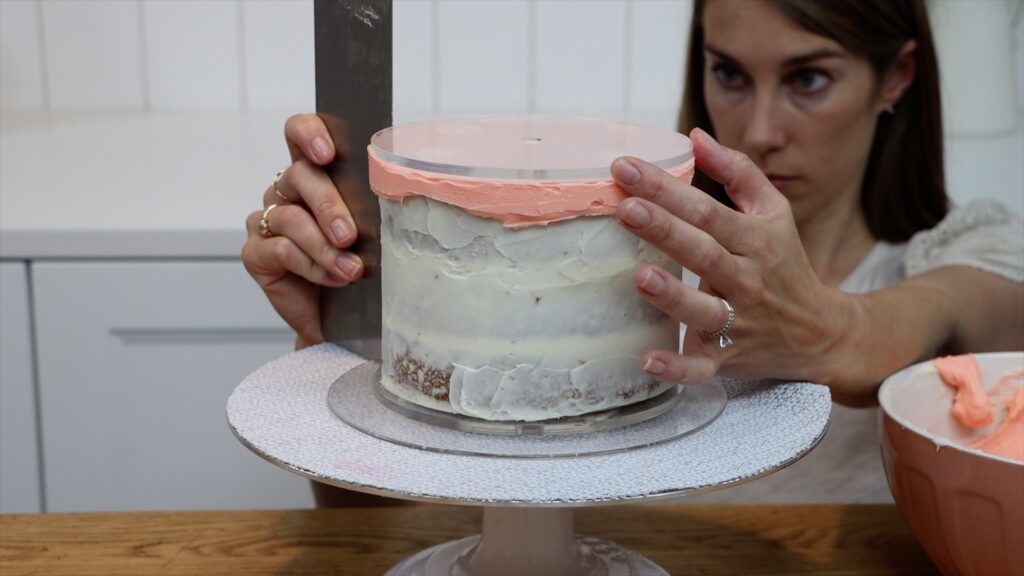 how to center an acrylic disc on a cake