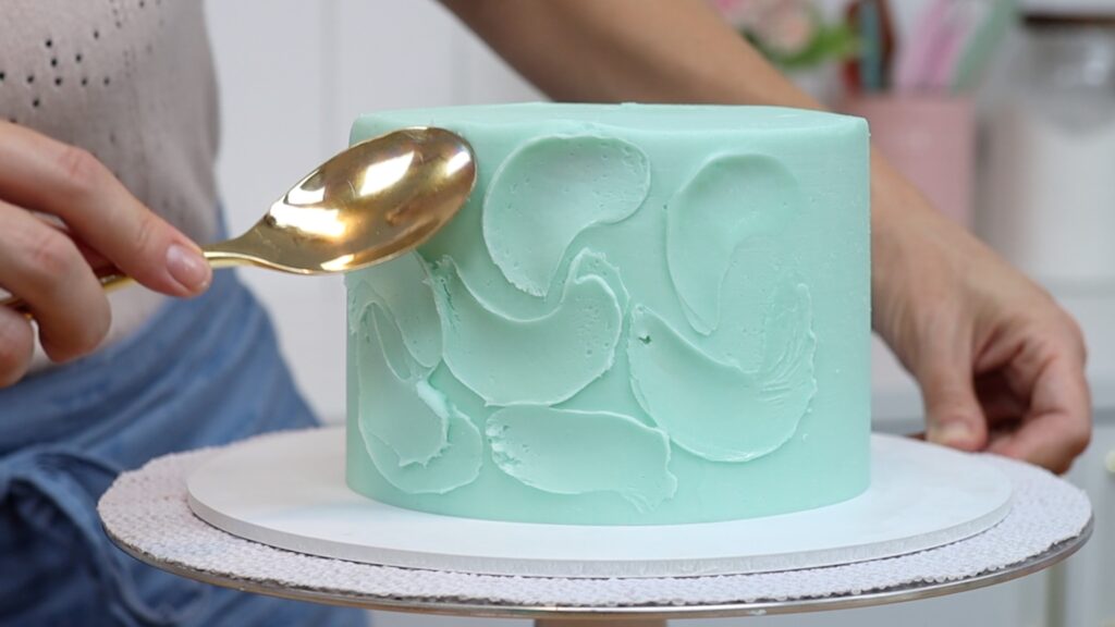 how to decorate a cake with a spoon for textured frosting