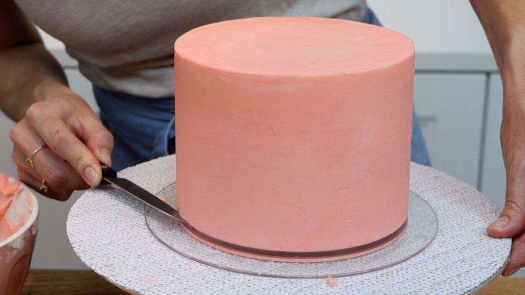 How to Frost a Cake Using Acrylic Cake Discs - Bakes and Blunders