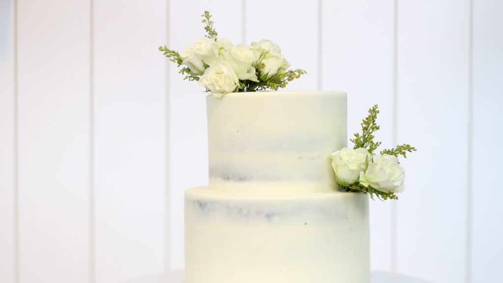 tutorial on how to make a semi naked wedding cake