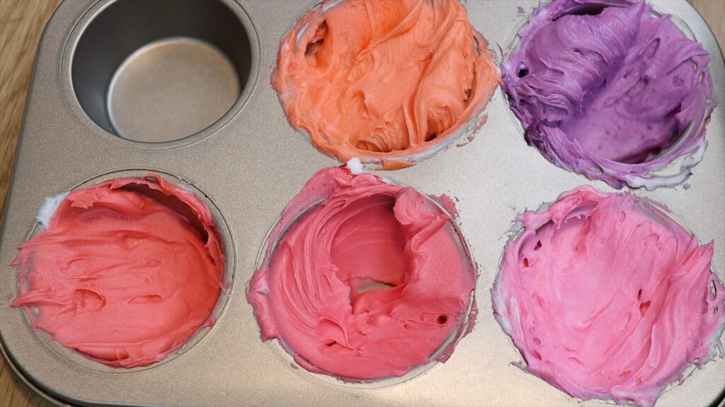 buttercream colours for piping on a tray bake cake