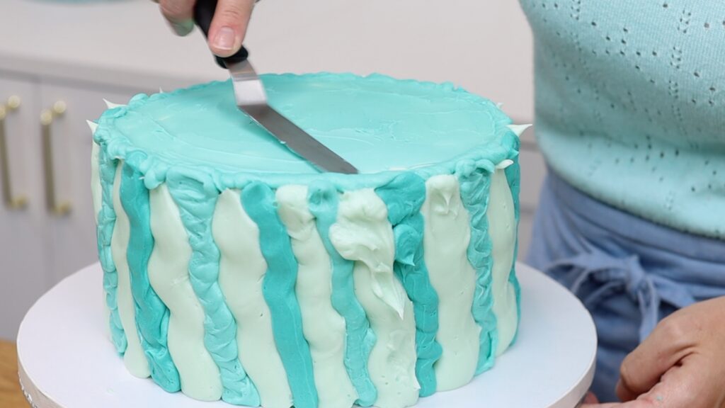 cover the top and sides of cake with frosting and freeze